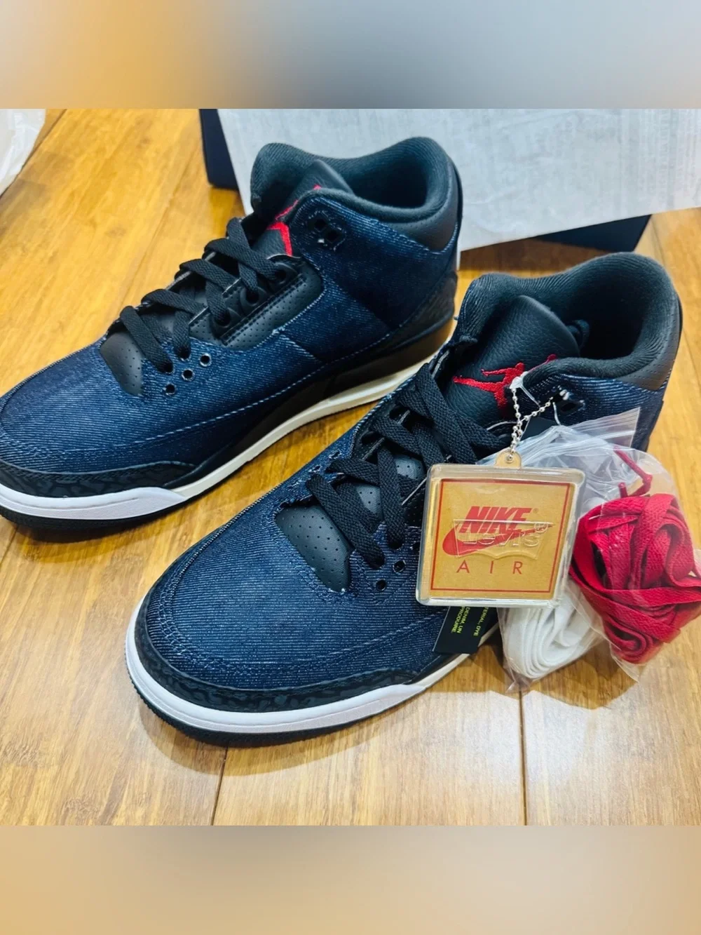 Air Jordan 3 x Levi’s  “Indigo & Gym Red” Size: 10.5